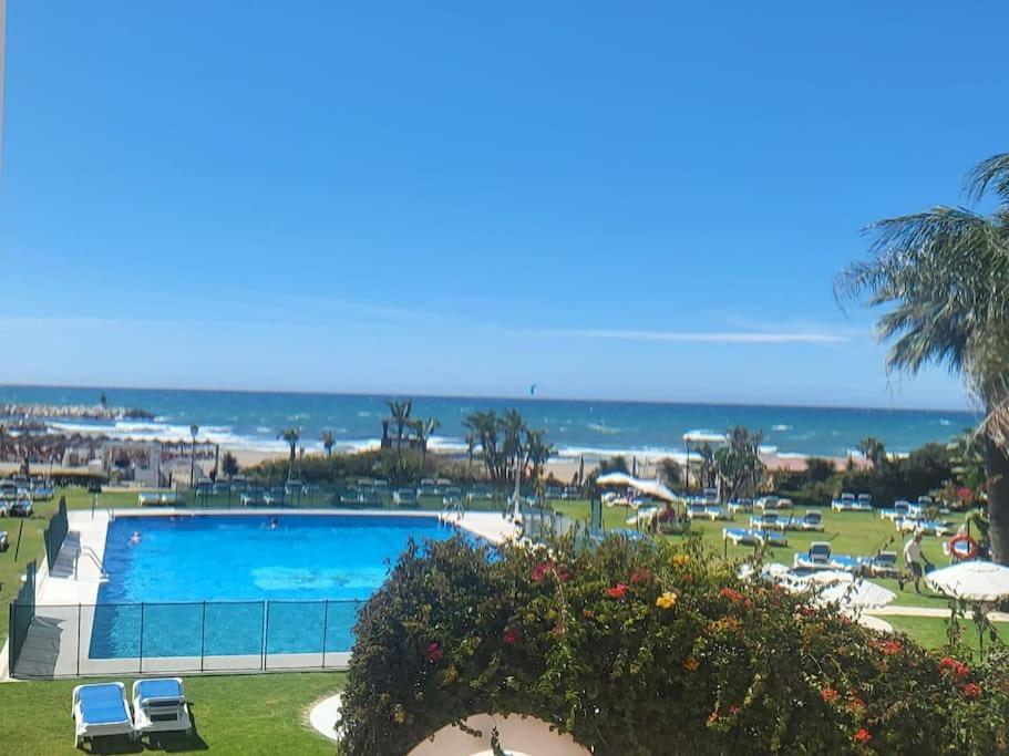 Villa Casita Junto Al Mar En El Puerto De Cabopino Marbella Exterior foto